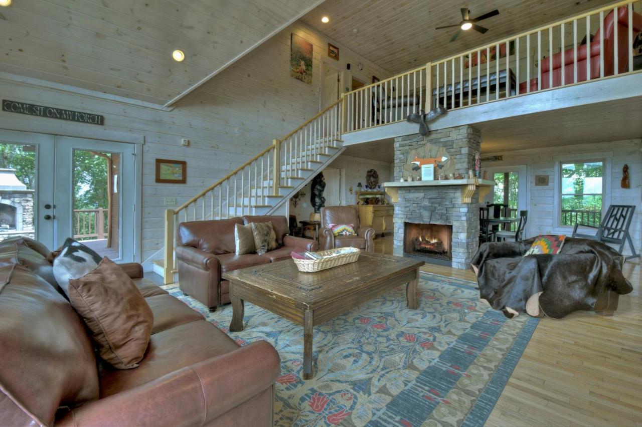 Morganton Champagne Chalet - Cuddleupヴィラ エクステリア 写真