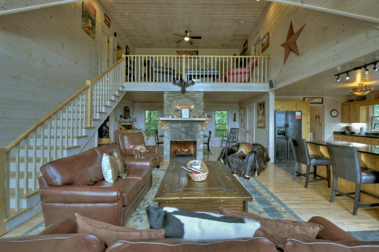 Morganton Champagne Chalet - Cuddleupヴィラ エクステリア 写真