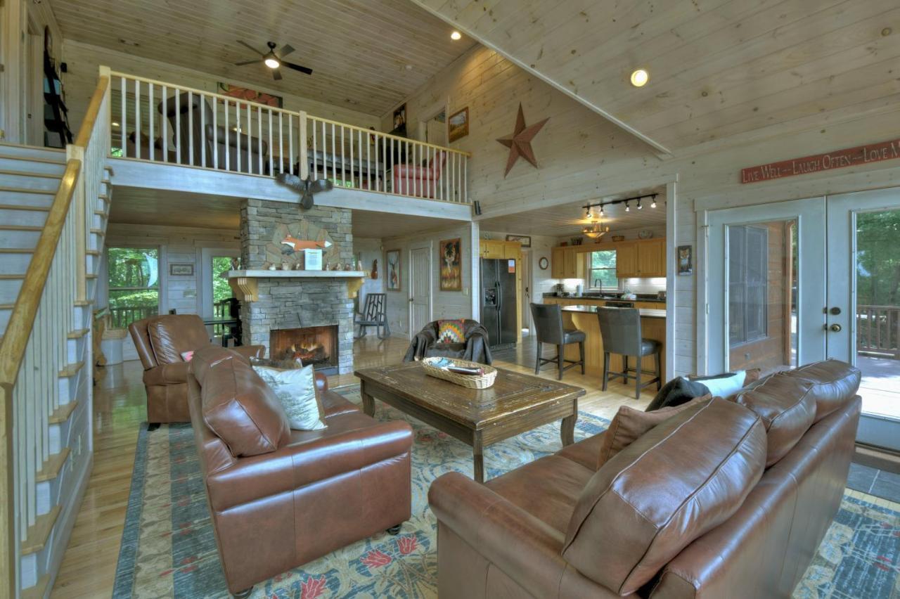 Morganton Champagne Chalet - Cuddleupヴィラ エクステリア 写真