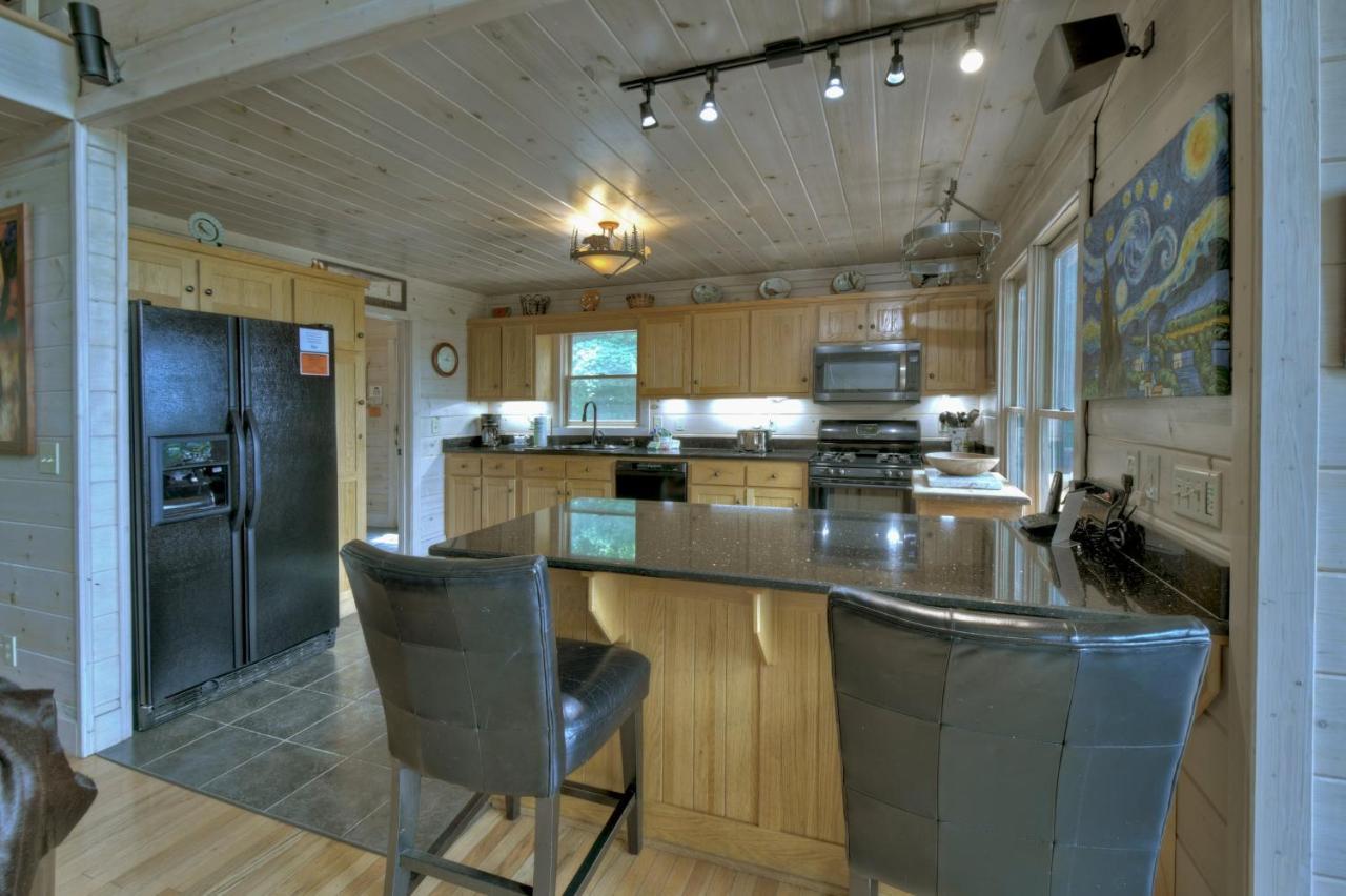 Morganton Champagne Chalet - Cuddleupヴィラ エクステリア 写真