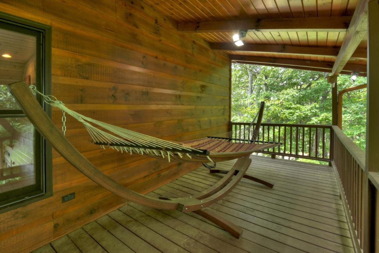 Morganton Champagne Chalet - Cuddleupヴィラ エクステリア 写真
