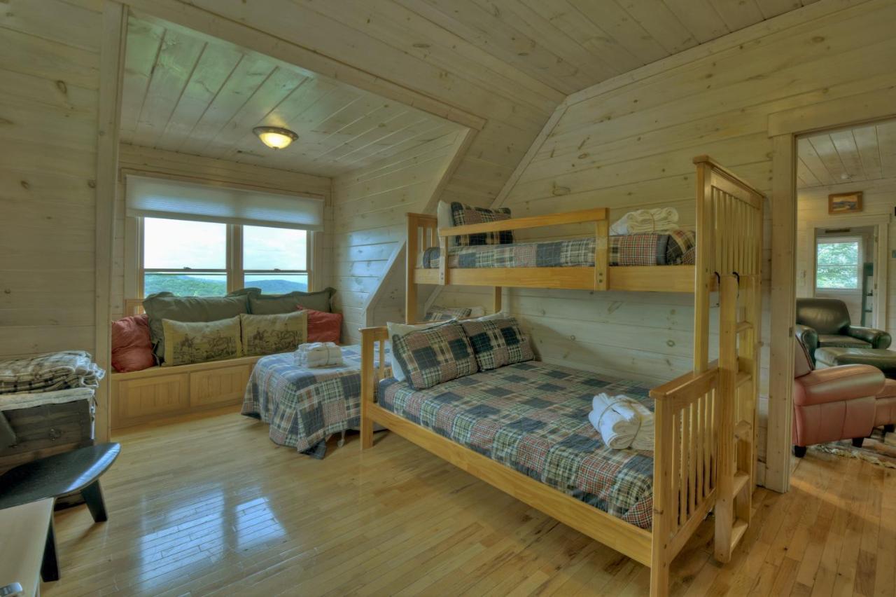 Morganton Champagne Chalet - Cuddleupヴィラ エクステリア 写真